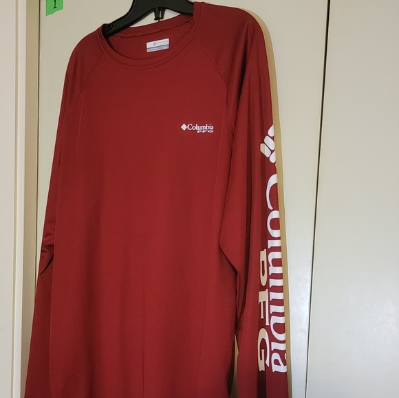 Columbia red long-sleeved Medium PFG shirt. - Picture 3 of 7